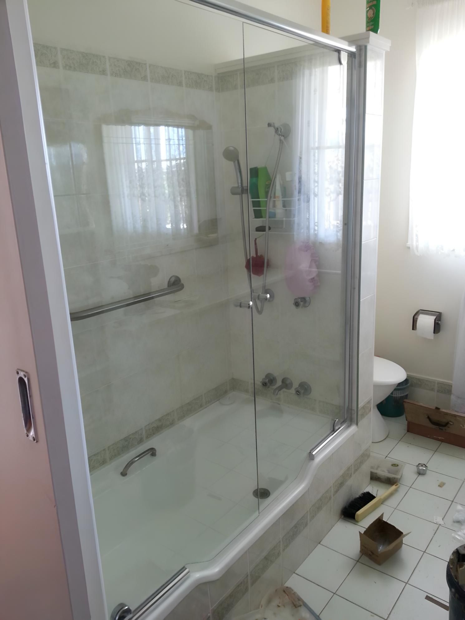 Bathroom With Shampoo and Shower Screen — Hervey Bay Glass Glazing & Screens In Pialba, QLD