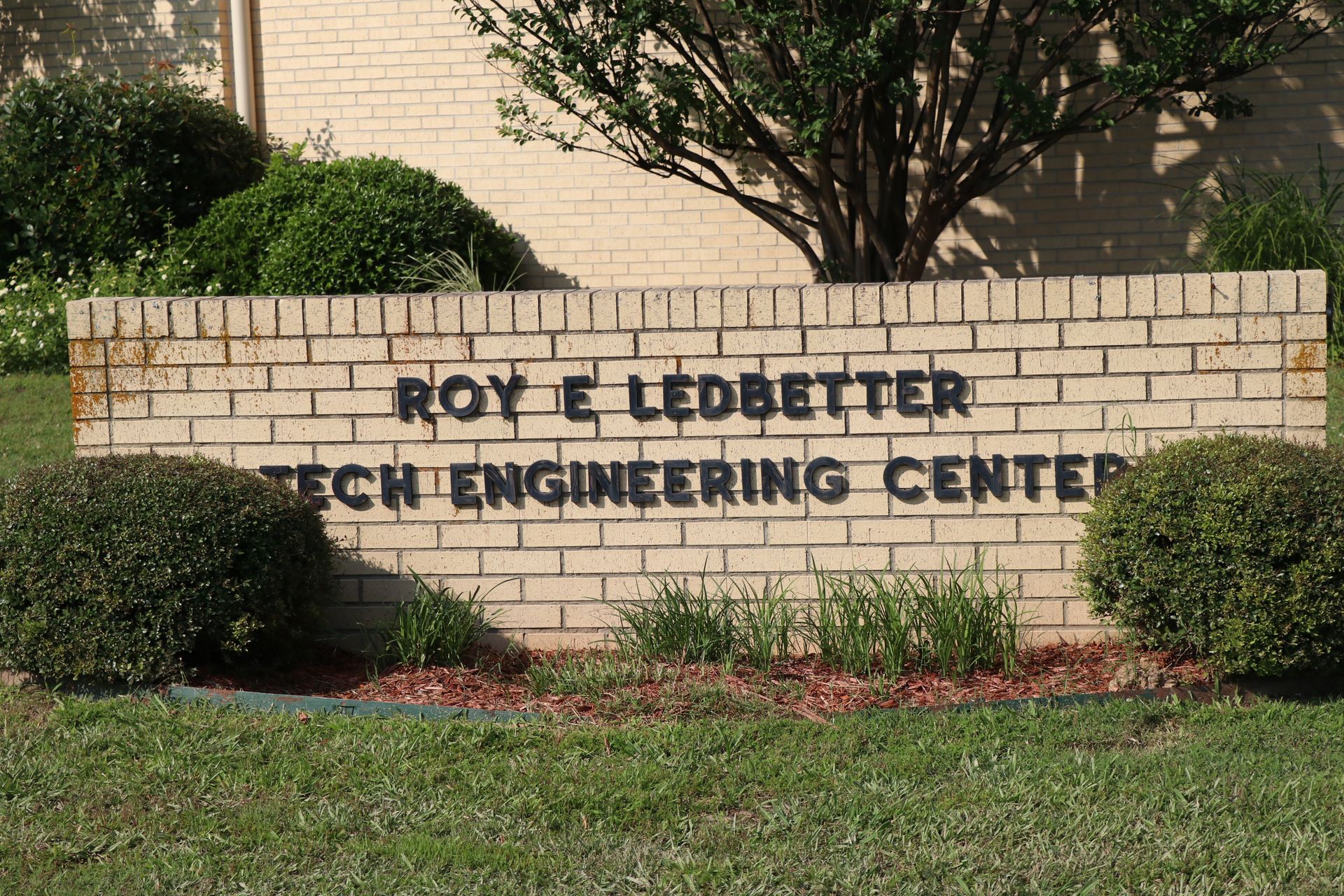 A sign for the roy e ledbetter tech engineering center