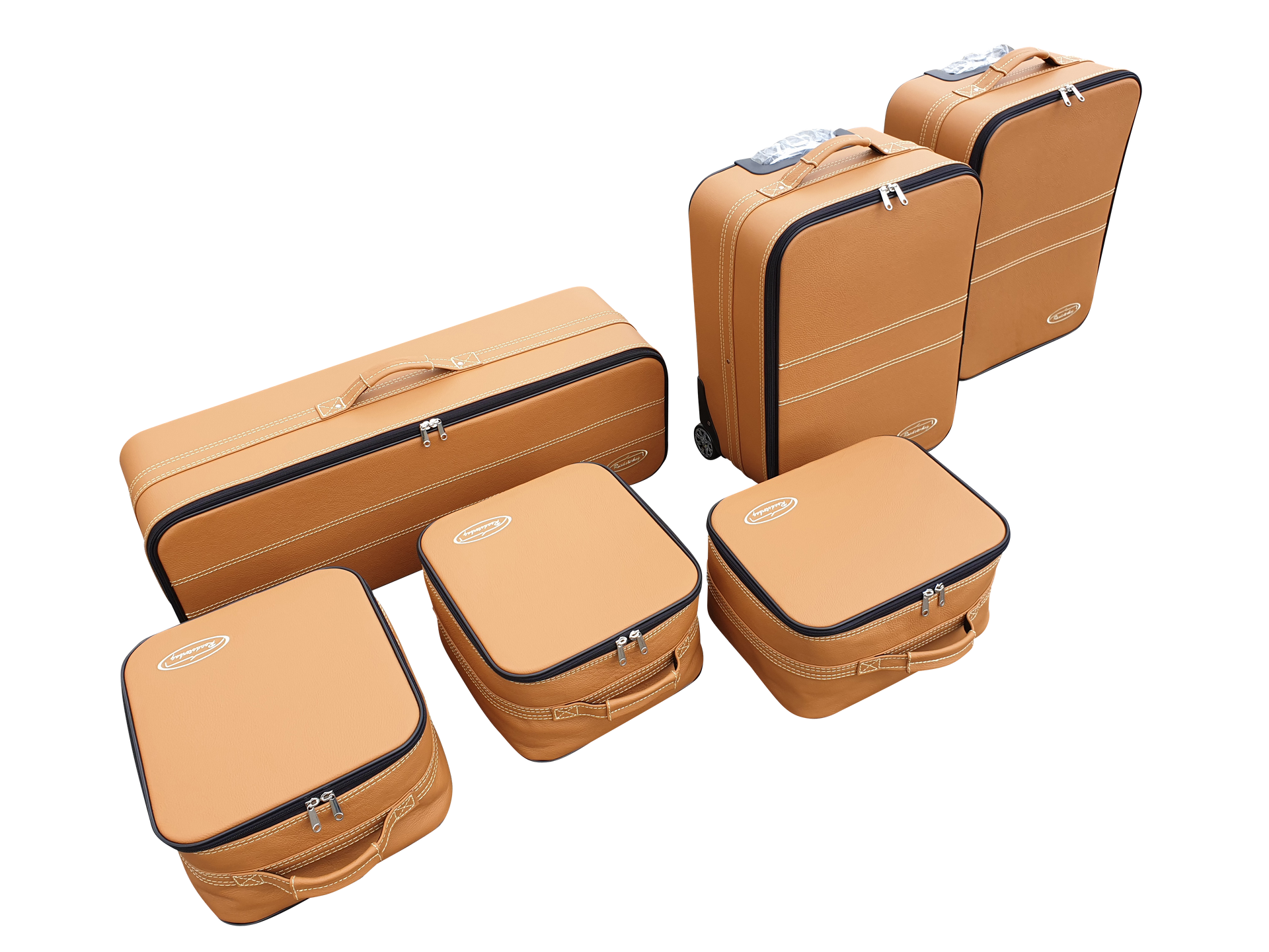 Een groep bruine koffers is op elkaar gestapeld op een witte achtergrond.