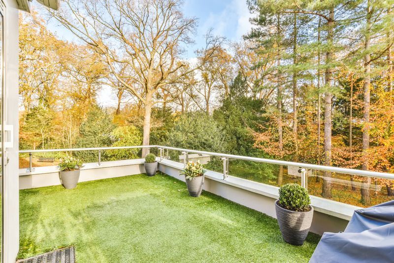 artificial-turf-balcony