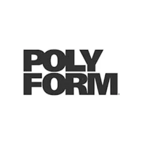 Un logotipo en blanco y negro para Polyform sobre un fondo blanco.