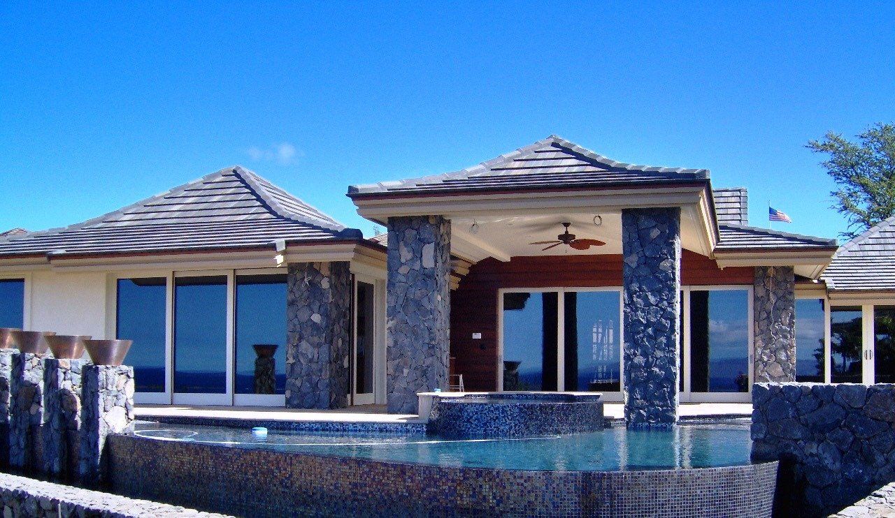 swimming pool contractor Maui, Kula infinity pool overlooking Pacific Ocean