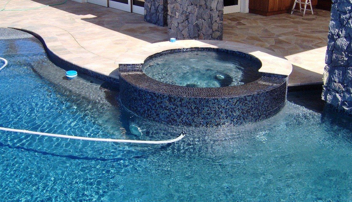 swimming pool contractor Maui, Kula infinity pool overlooking Pacific Ocean