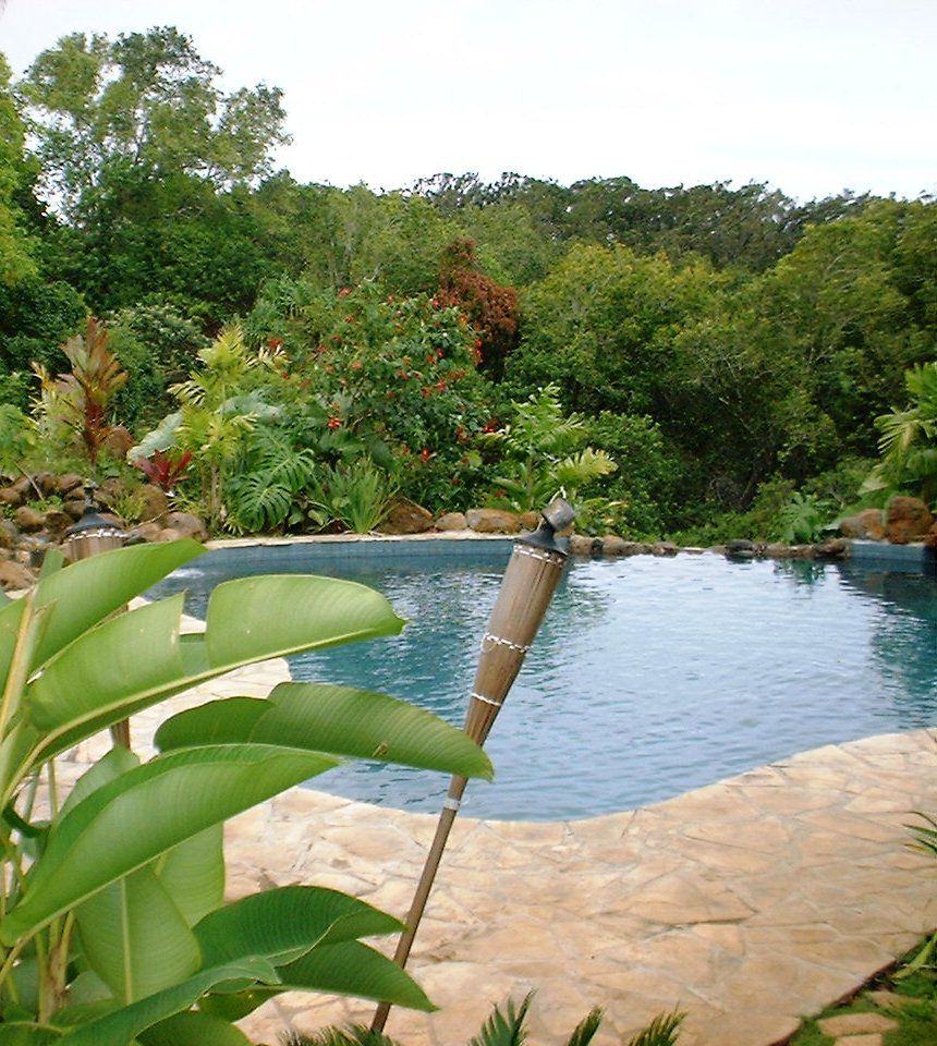 swimming pool contractor Maui, Kula infinity pool overlooking Pacific Ocean