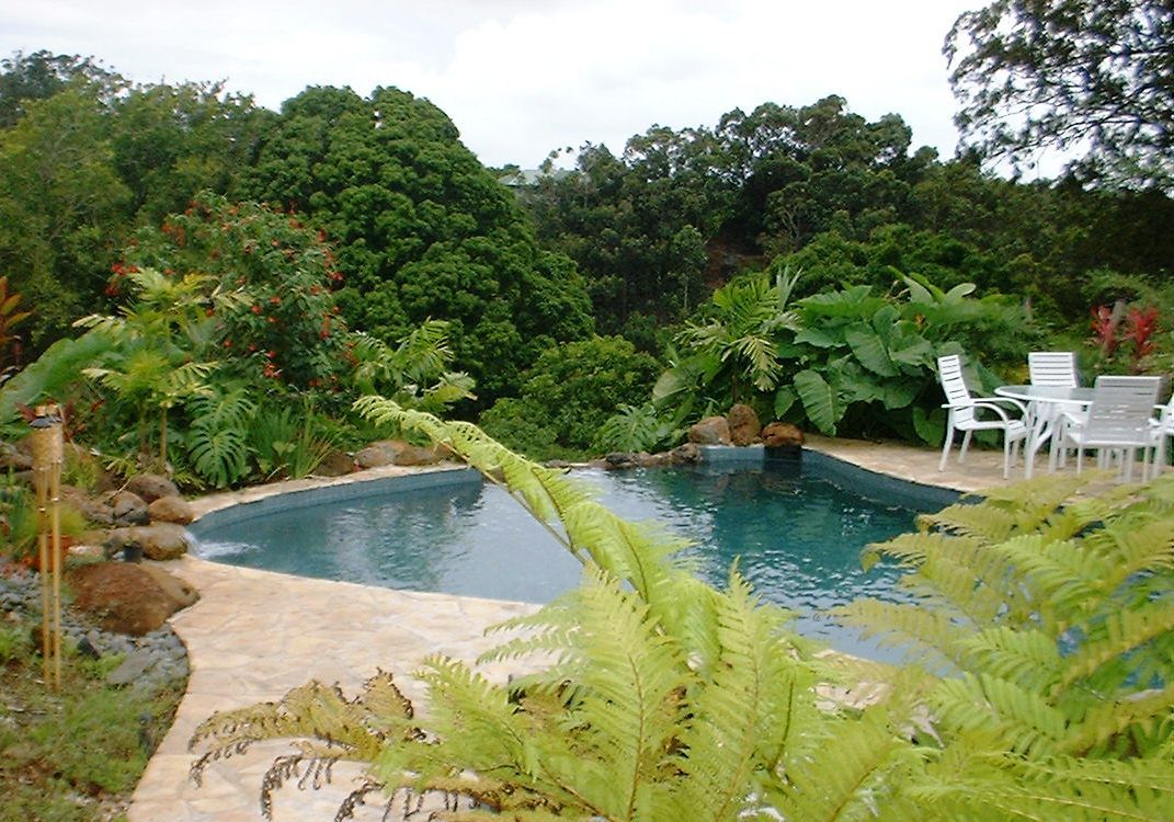 swimming pool contractor Maui, Kula infinity pool overlooking Pacific Ocean