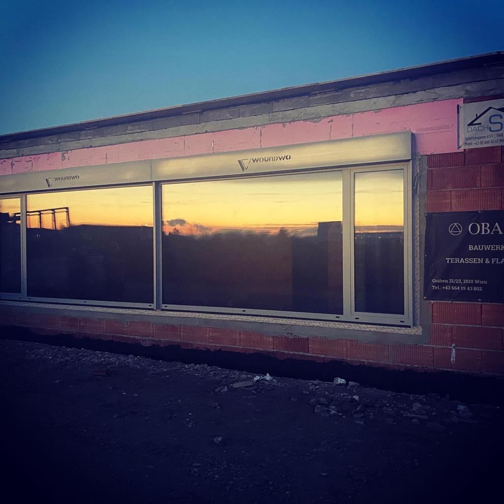 im Rohbau eingebaute Fenster