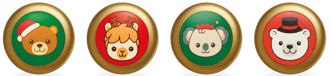 Quattro decorazioni rotonde a tema natalizio con facce di animali: orso, lama, koala e orso polare, ognuno con un cappello.