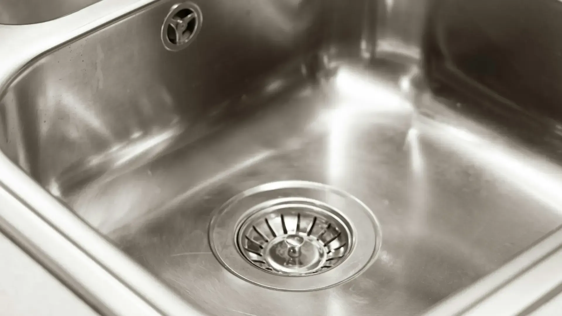 DIY vs Professional Drain Cleaning