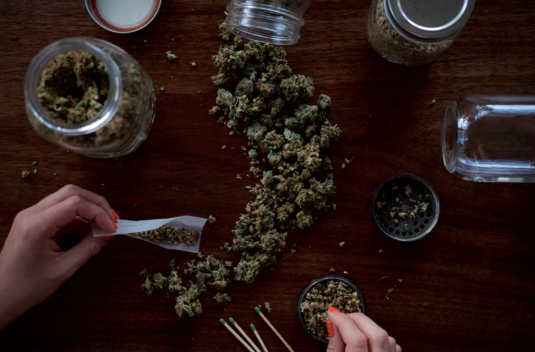 Image depicting marijuana alongside rolling paper, symbolizing the shelf life and longevity of weed.