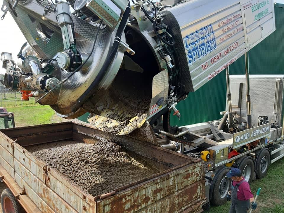 Escavatore a risucchio