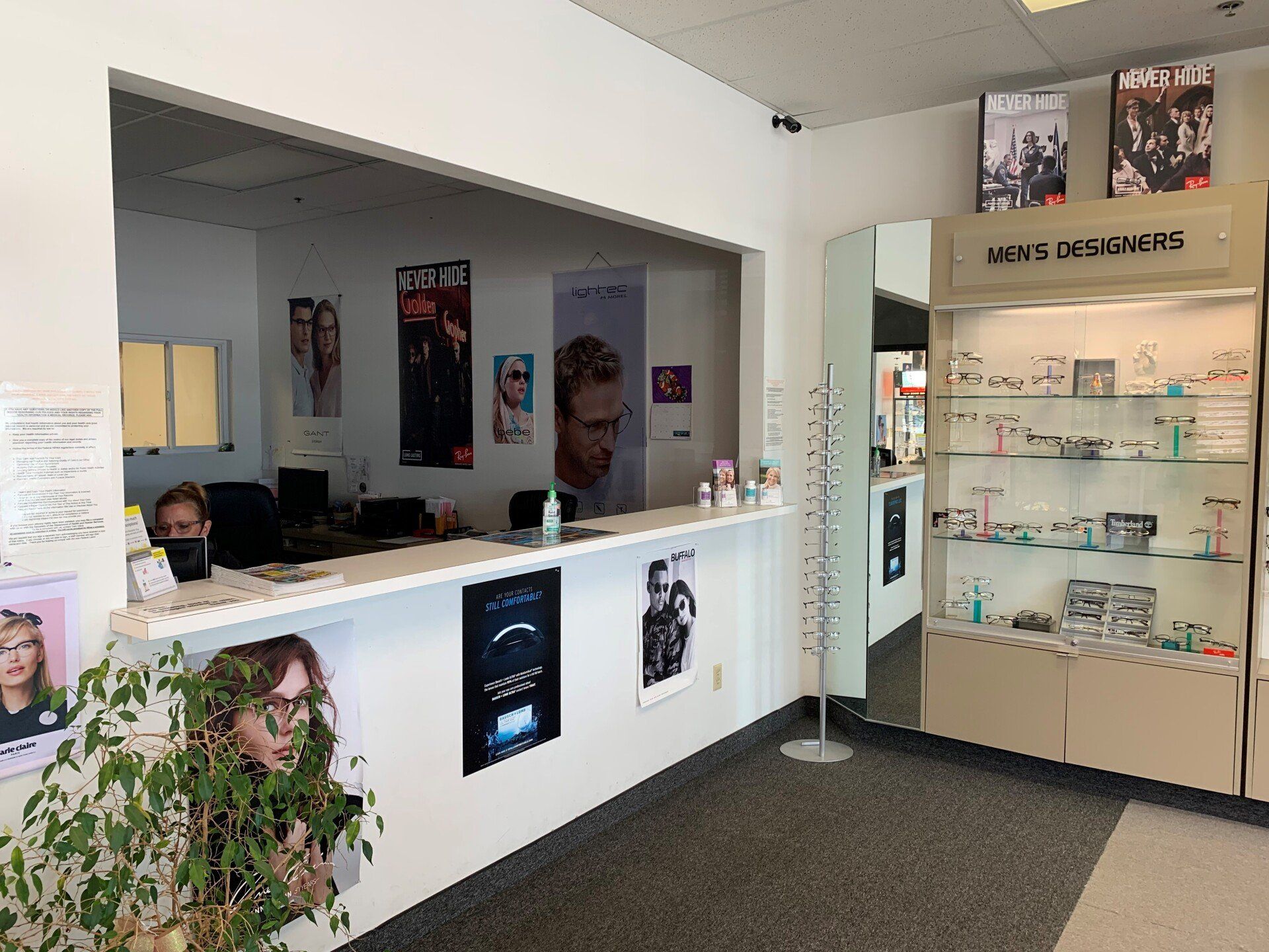 Twin Value Front Desk | Eastlake, OH | Twin Value Optical