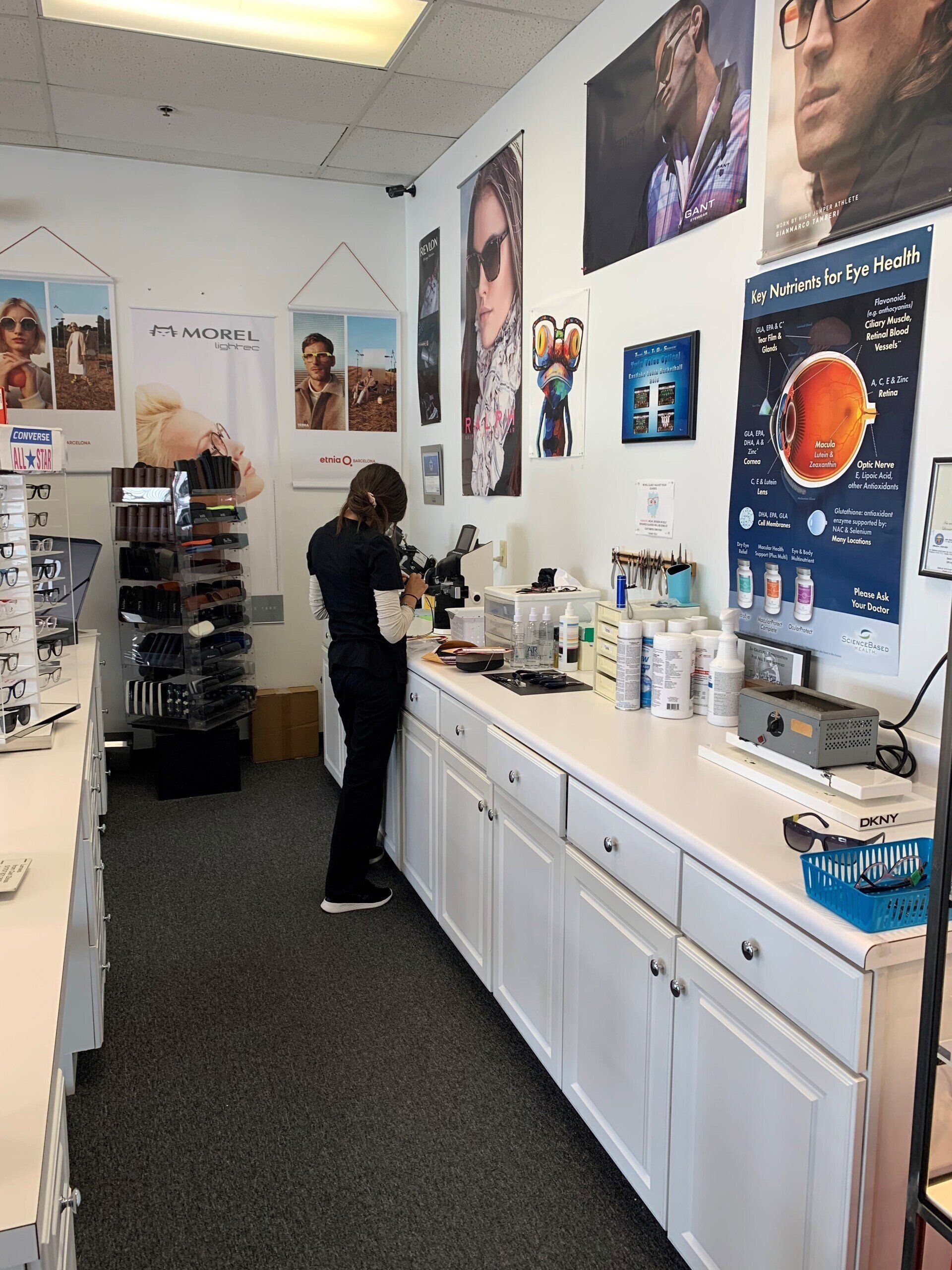 Twin Value Glasses Station | Eastlake, OH | Twin Value Optical