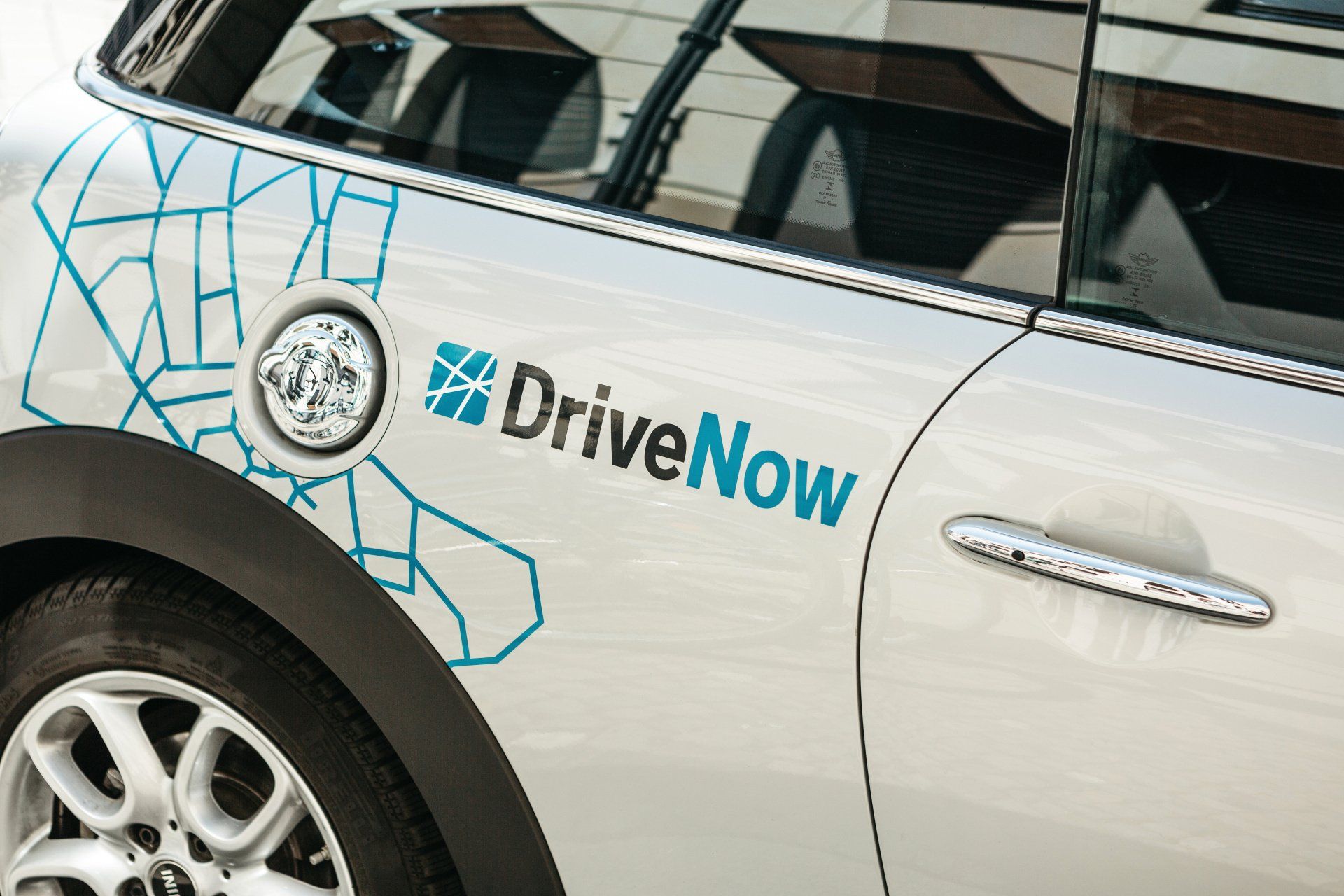 vinyl lettering Madison WI