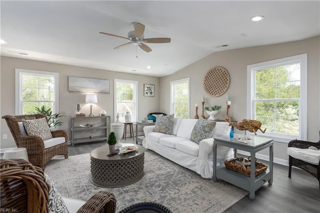 Family living space in Virginia Beach
