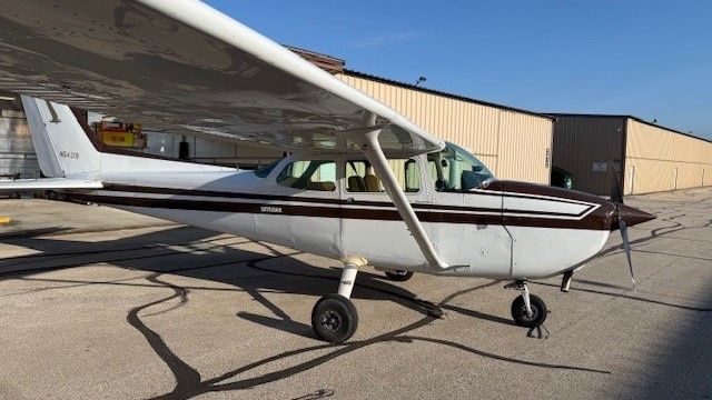 A small yellow and white plane with the numbers n355ac on the side