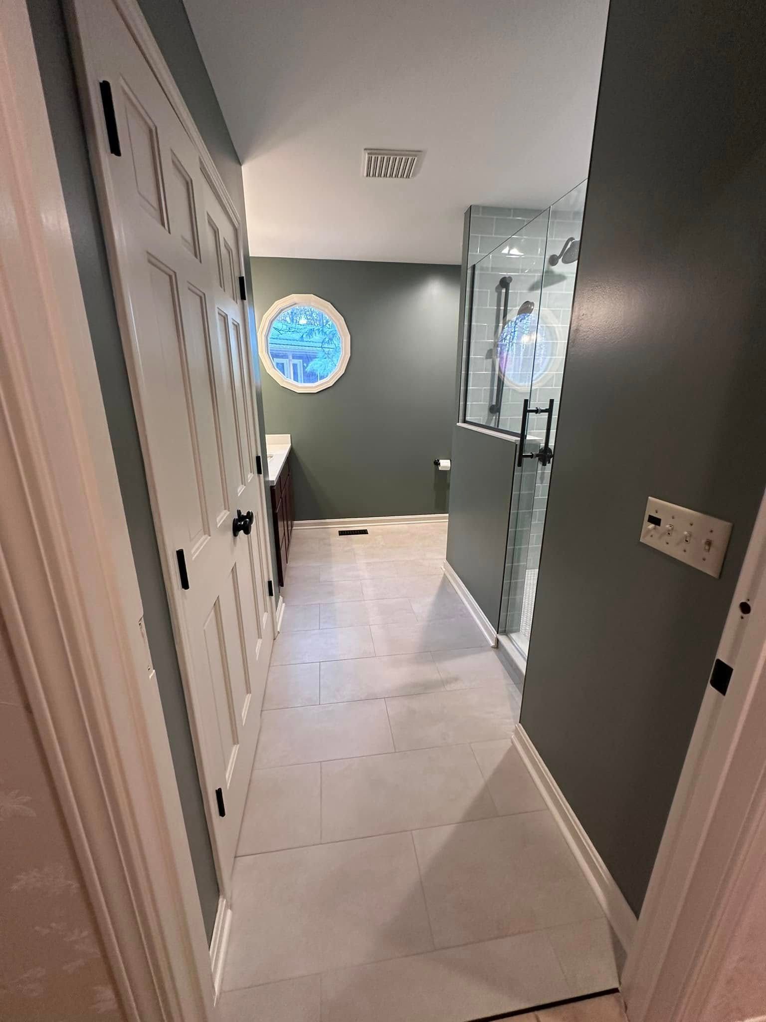 A bathroom with two sinks, two mirrors and a toilet.