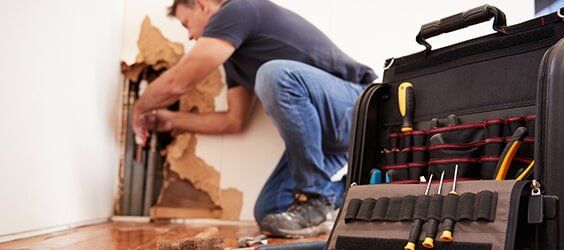 An Emergency Plumber in Tweed Heads fixing pipes - Hipwell Plumbing