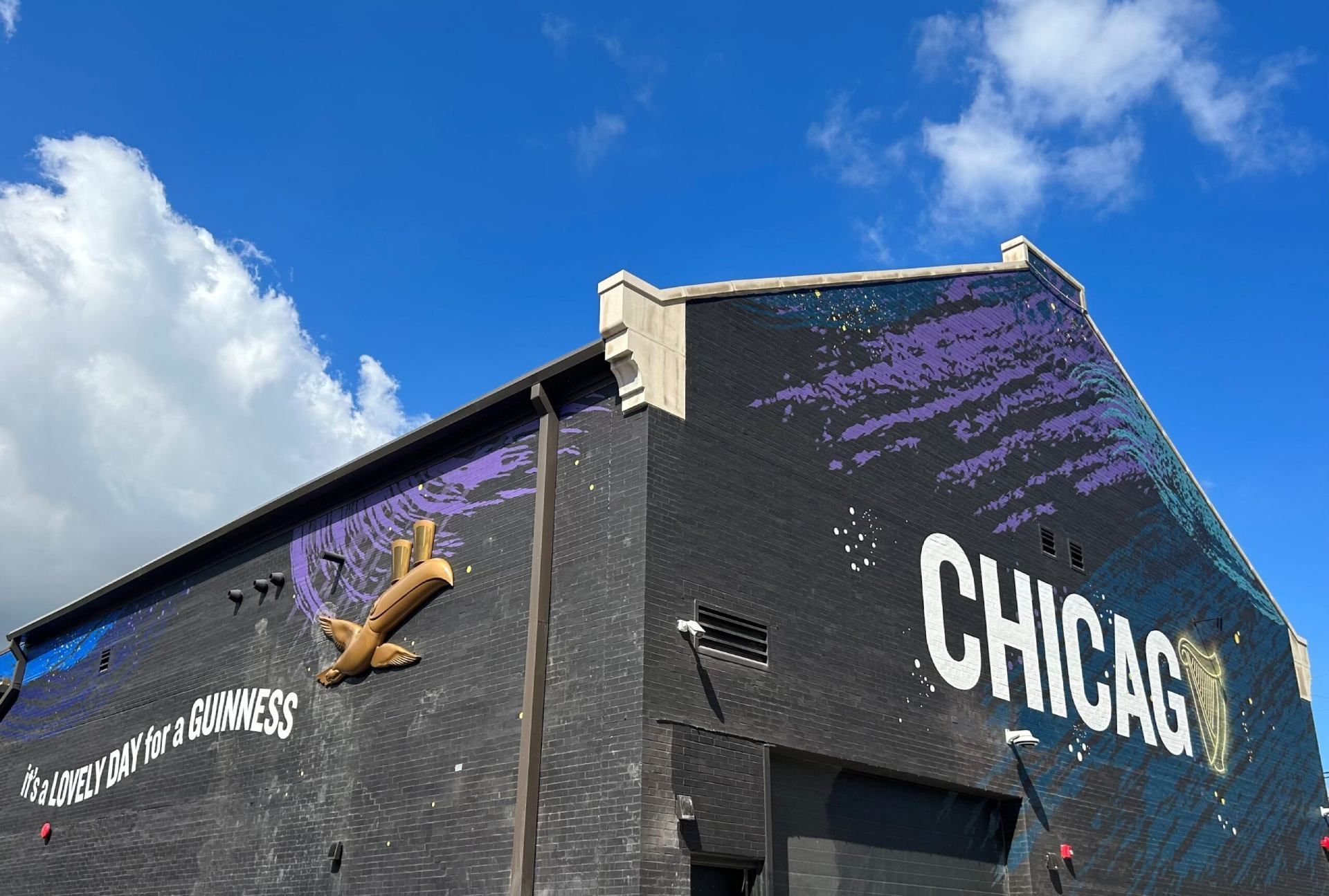 A building with the word chicago painted on it