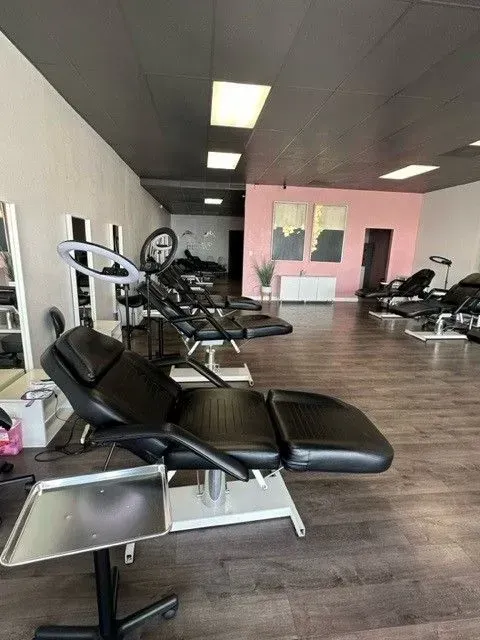 A row of black chairs are lined up in a room.