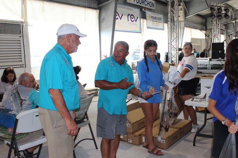 A group of people standing in front of a sign that says ev rev