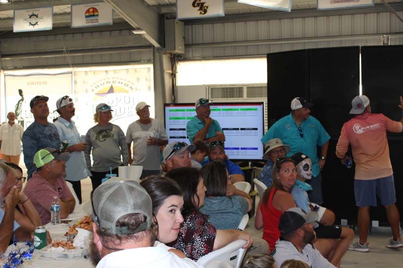 A group of people are sitting at tables in a room.