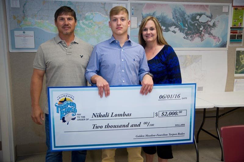 A man and two women holding a large check for two thousand dollars