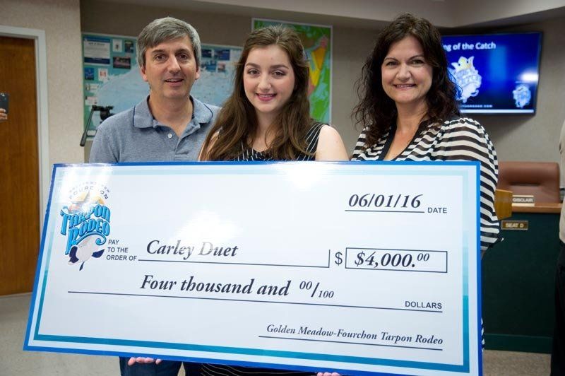 A family holding a four thousand dollar check