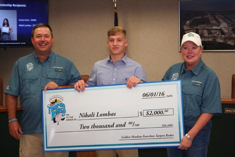 Two men and a woman holding a large check for $ 2,000.00