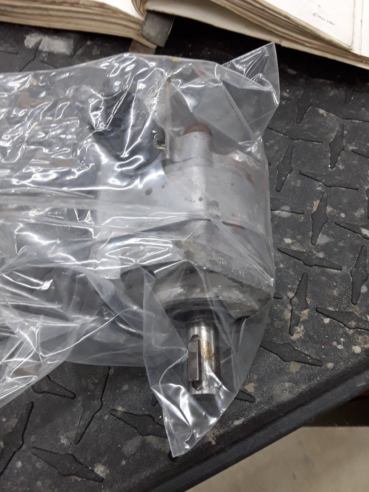 C24828 USED HYD PUMP 9/16