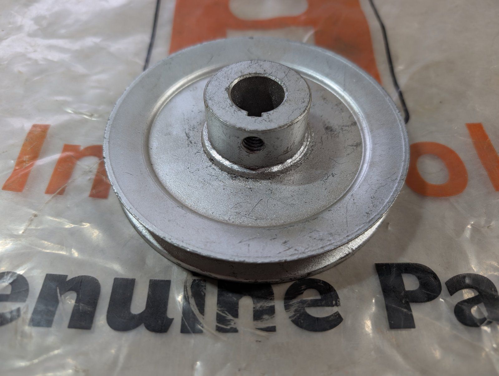 C38446 ( replaces G9002504 ) PULLEY V 