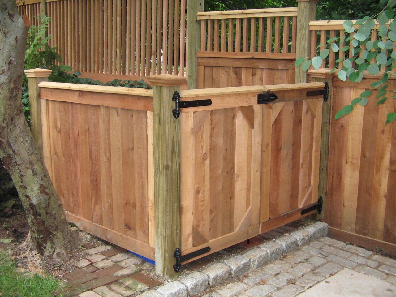 Side View Of Enclosure — Hatboro, PA — Main Street Fence