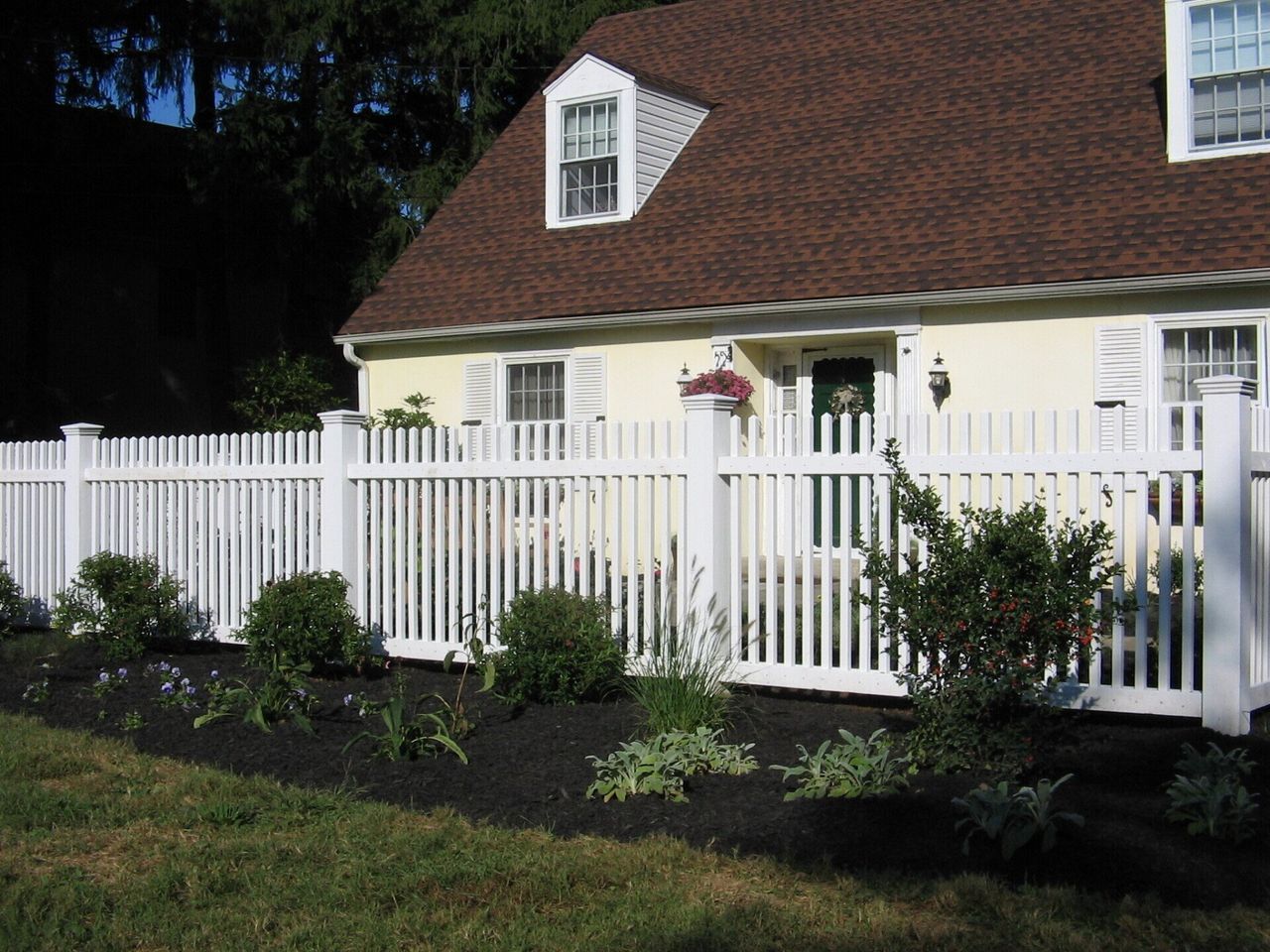 Side View Of House With Two By Two Picket Fence — Hatboro, PA — Main Street Fence
