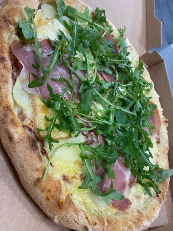 pizza jambon et roquette