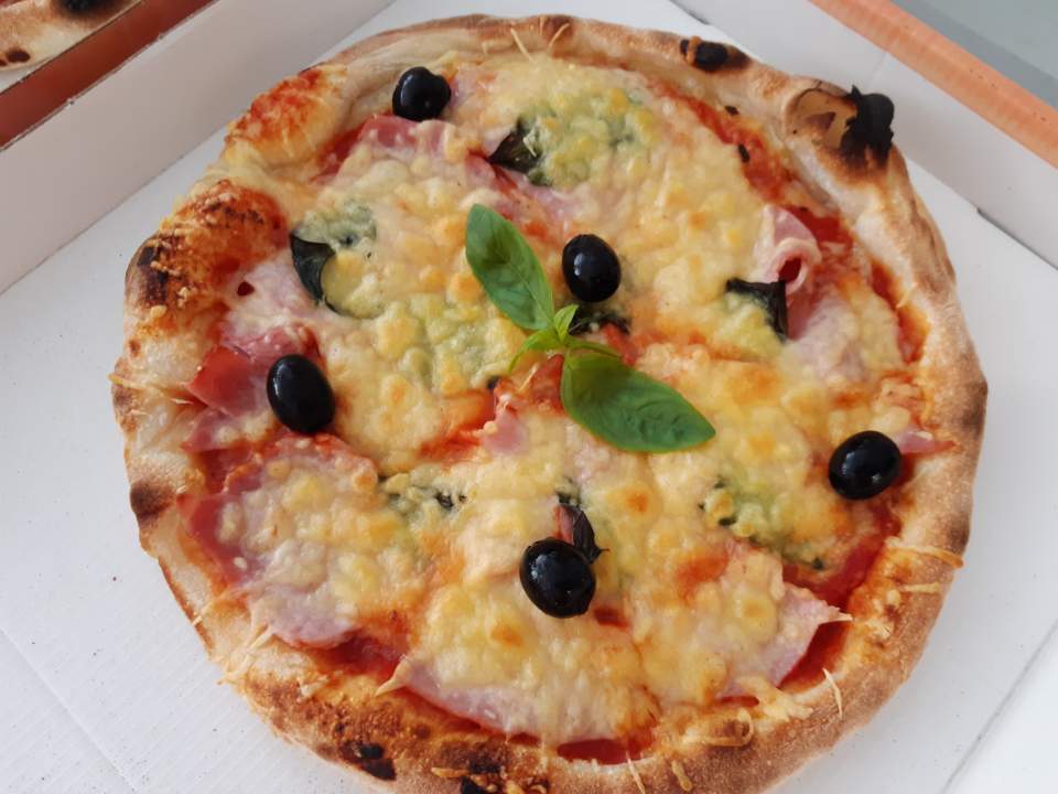 pizza tomates fromage olives