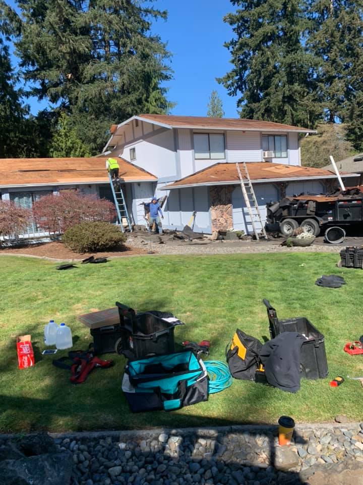 Progress on roof installation, asphalt shingles roof. Charlie Roofing, Olympia Roofer. Call now roof services near me.