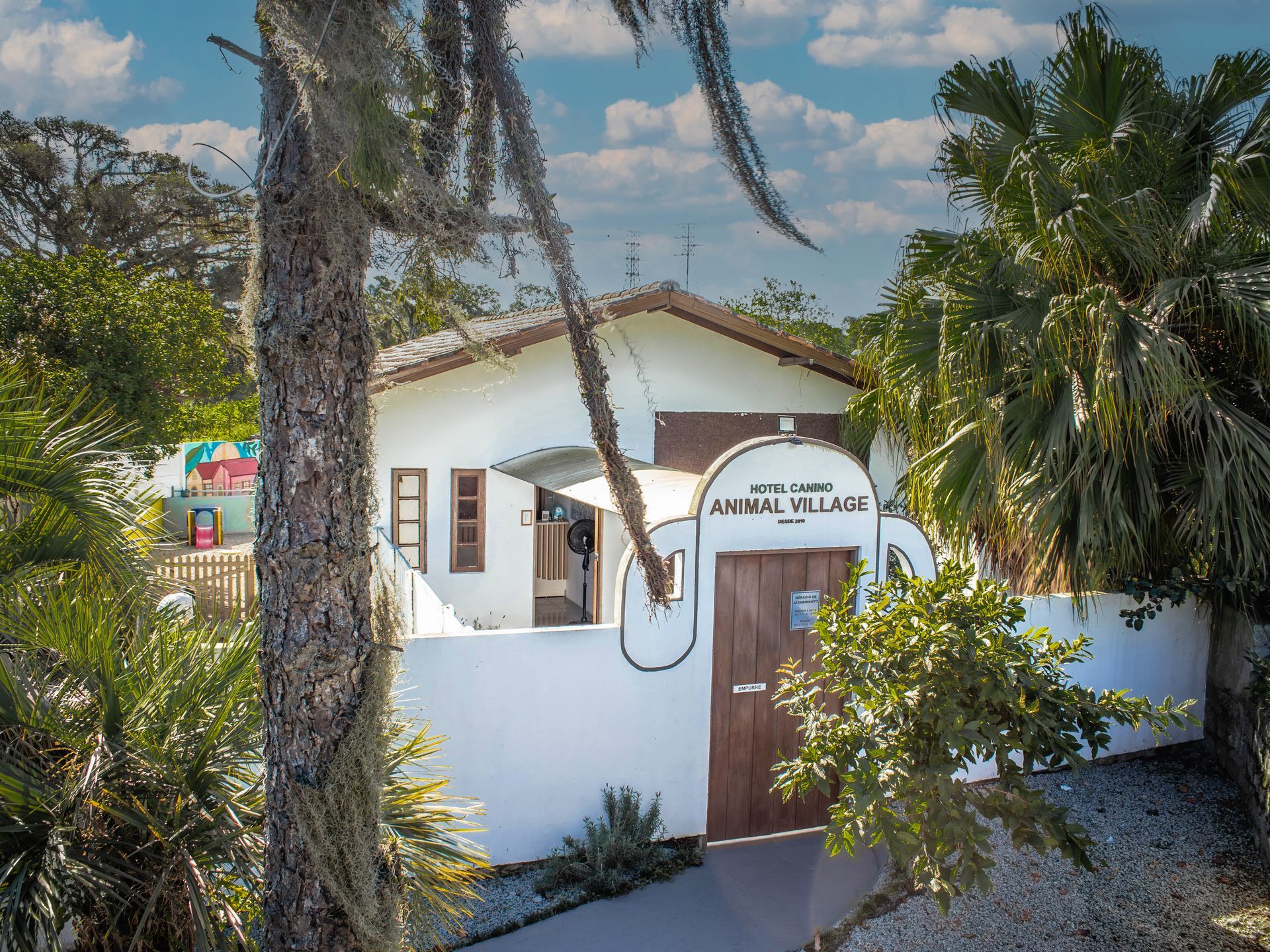 Fachada Hotel Animal Village