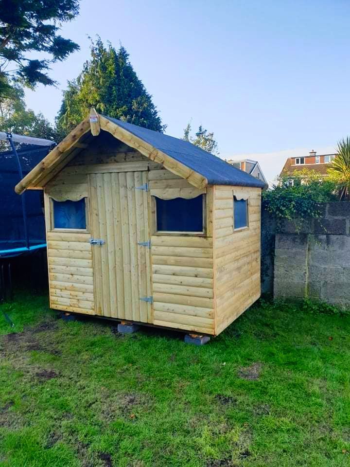 Shed with a charming cottage-style appearance