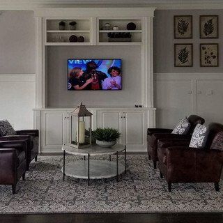A living room with a flat screen tv on the wall