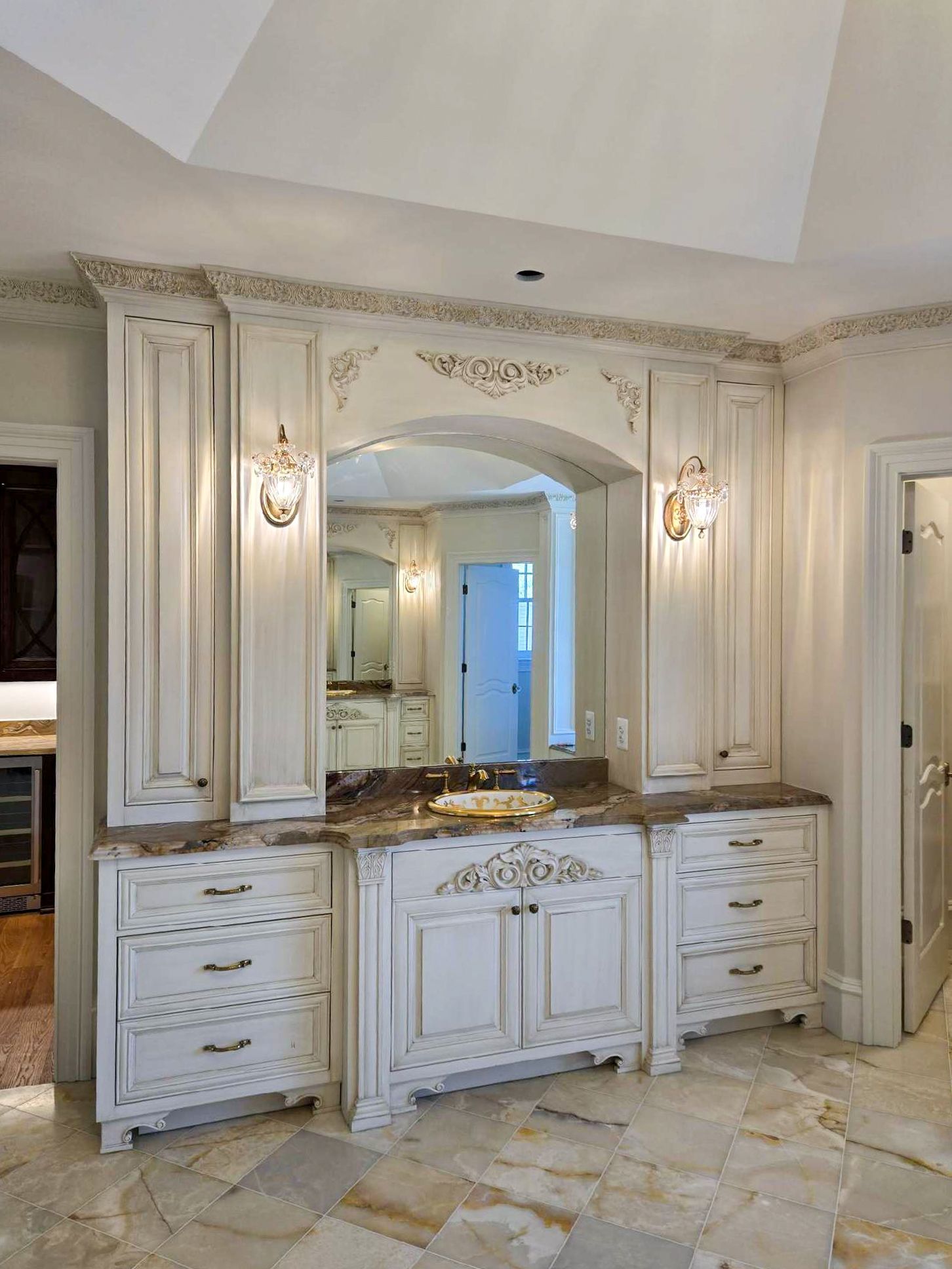 A bathroom with two sinks and two mirrors