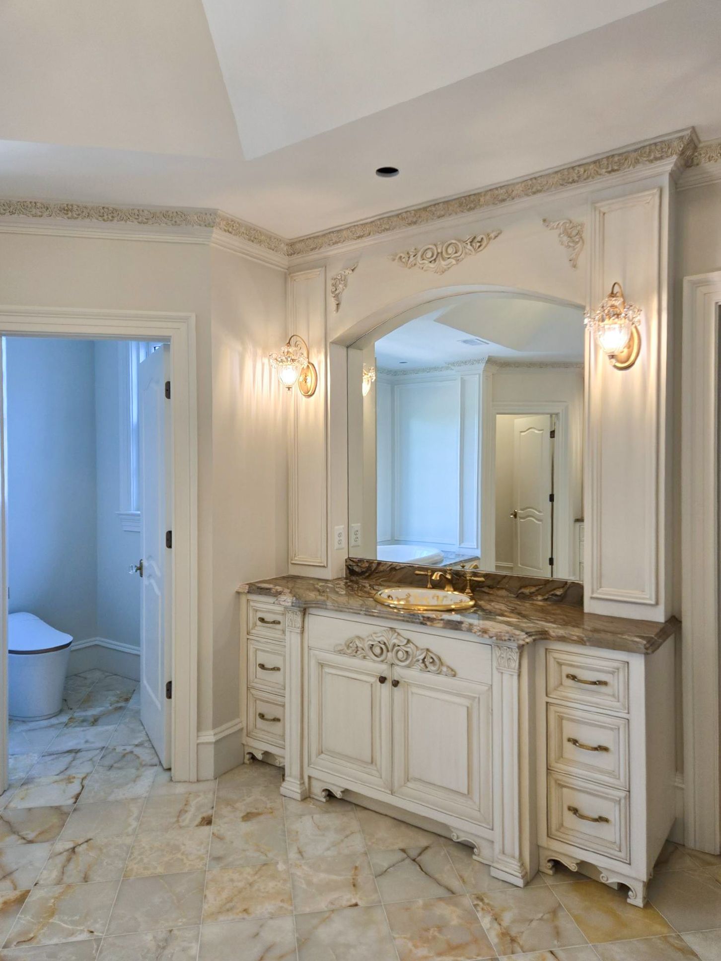A bathroom with two sinks and a bathtub