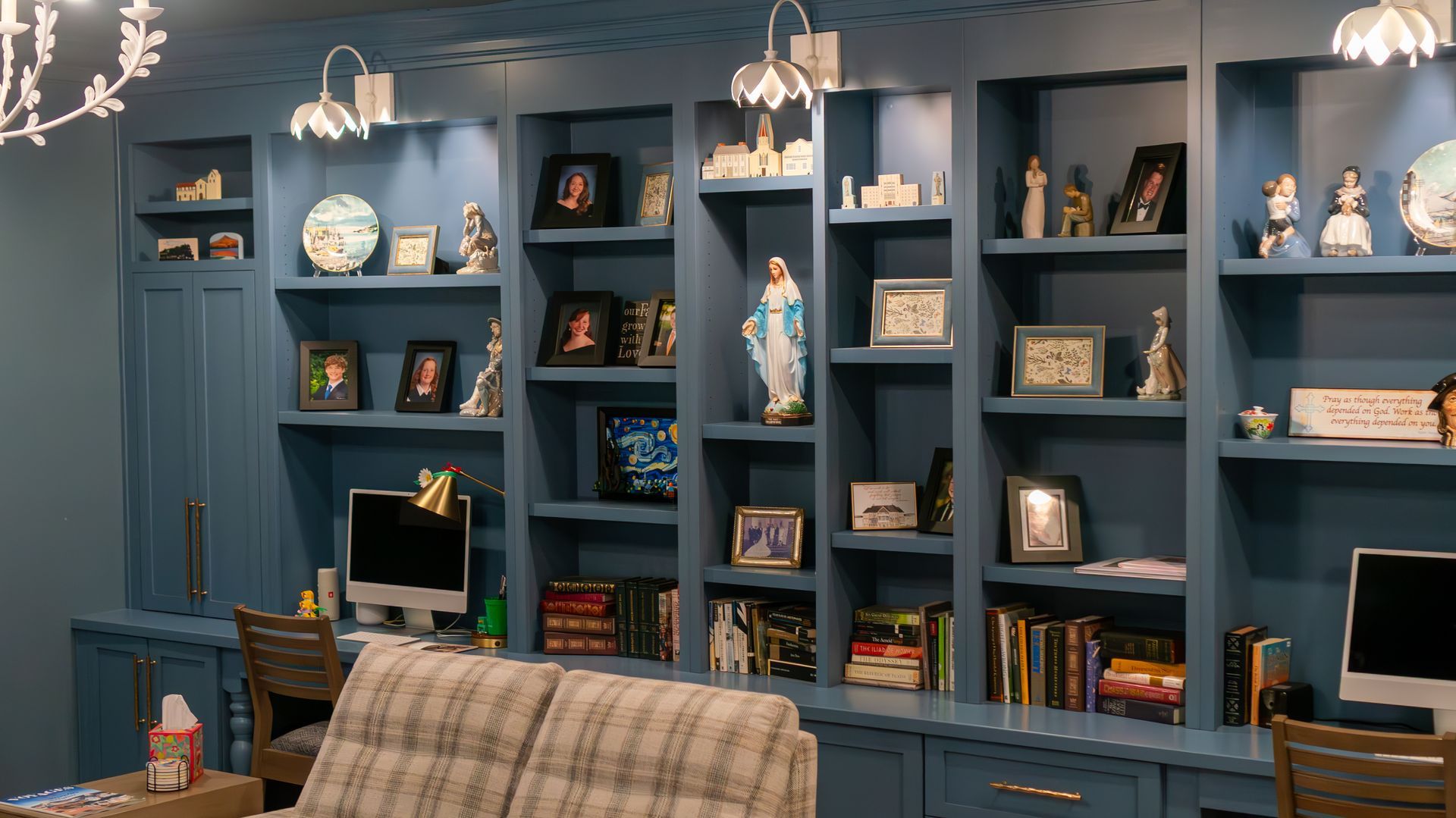 A living room with hardwood floors , white cabinets and a ceiling fan.