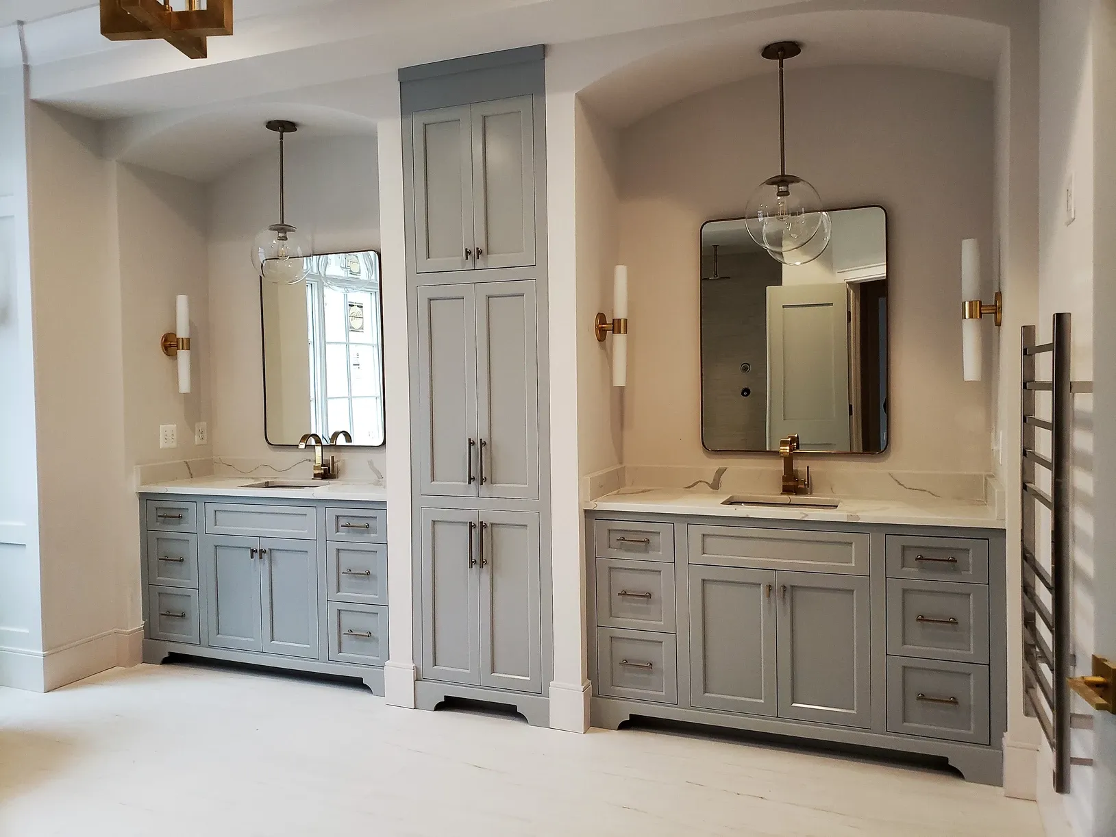 A bathroom with two sinks and two mirrors