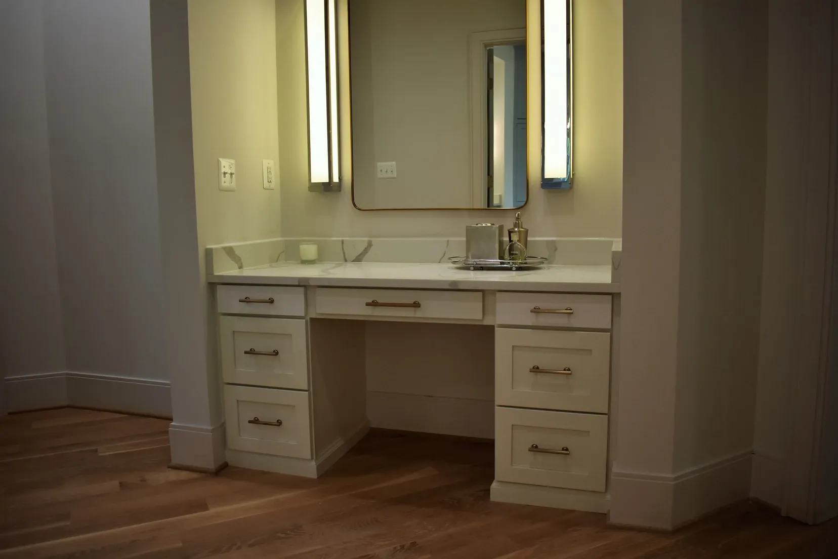 A vanity with drawers and a mirror in a bathroom