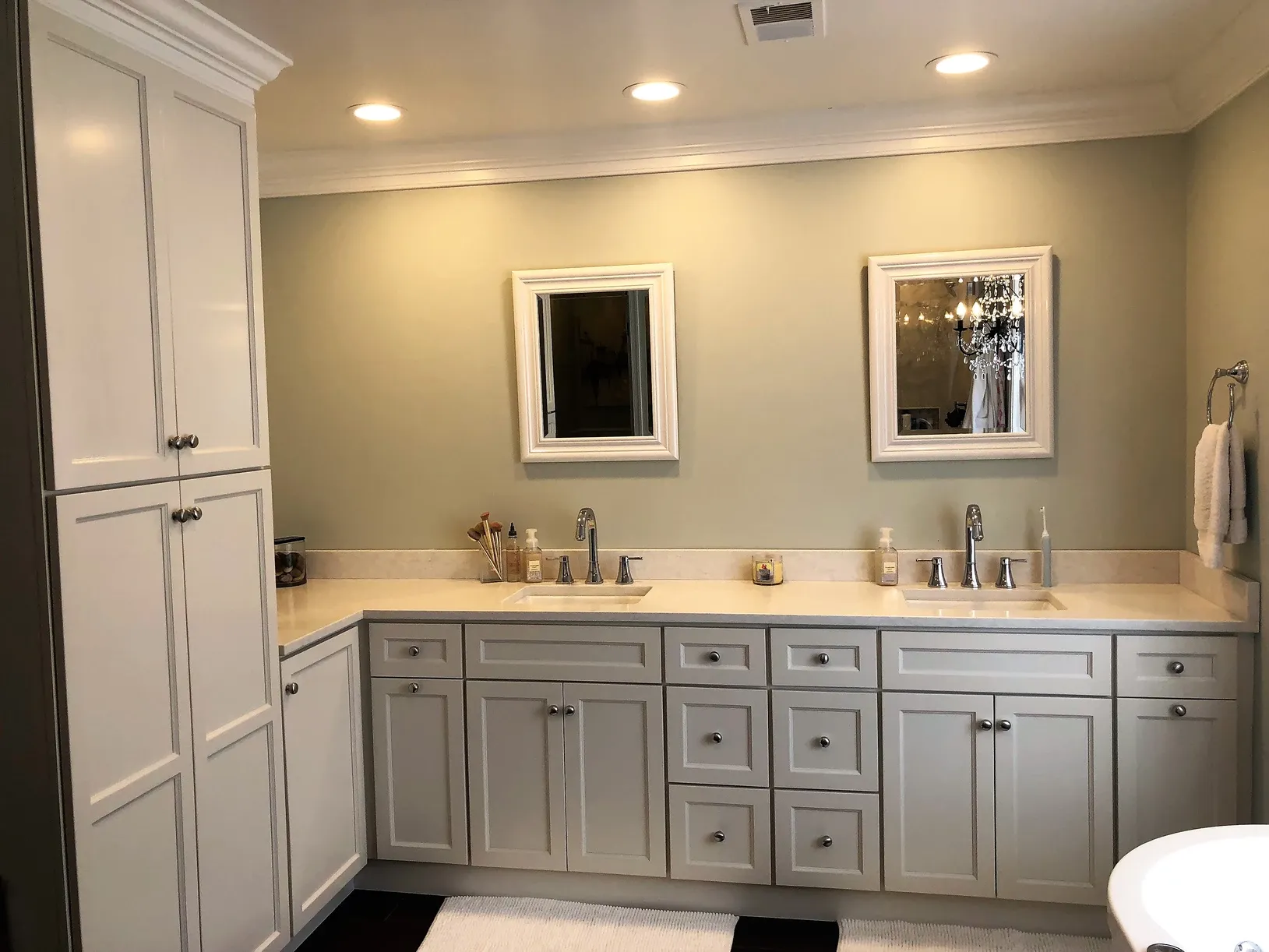 A bathroom with two sinks and two mirrors