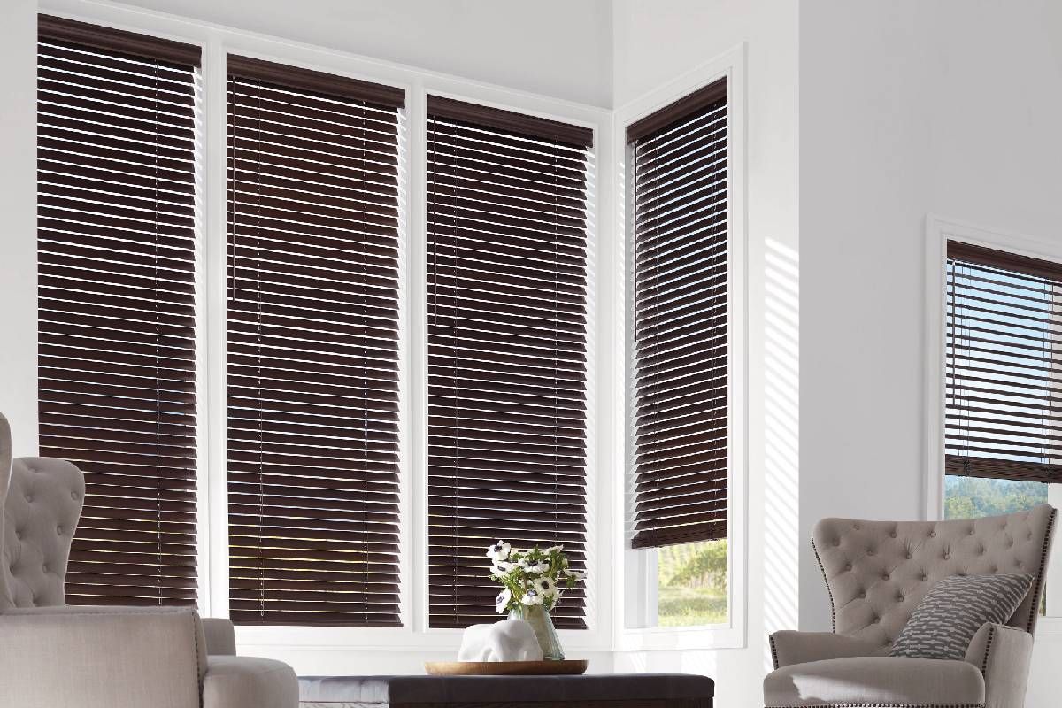 Hunter Douglas Parkland® Wood Blinds with a cornice near Lakewood Ranch, Florida (FL)