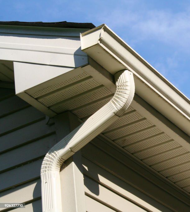 A white gutter on the side of a house