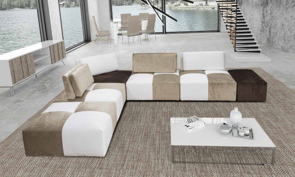 salotto con divani ad angolo