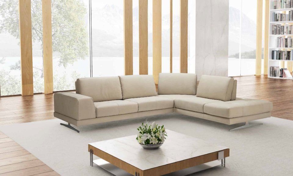 divano beige ad angolo