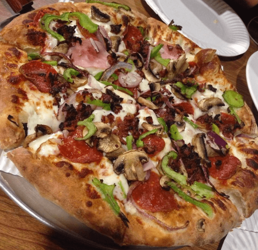 Pizza with pepperoni, mushrooms and bell pepper