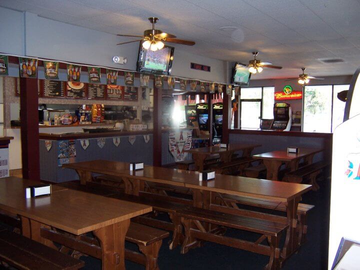 Lamppost Pizza Restaurant Interior